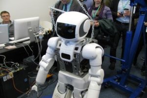 гуманоидный робот лаборатории робототехники